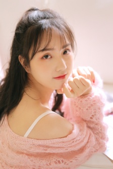 他挺进了她初经人事的紧致